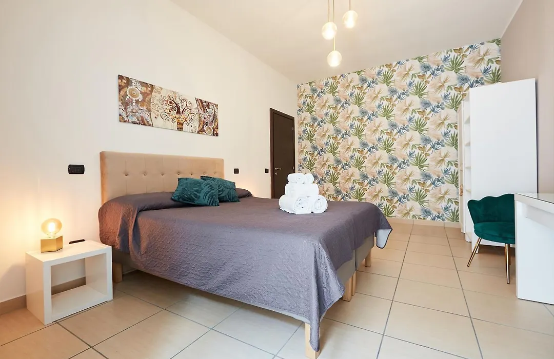 Vicky'S Luxury Guesthouse By Napoliapartments-1