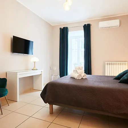 Vicky'S Luxury Guesthouse By Napoliapartments-2